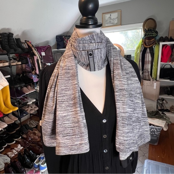 4X LULULEMON  Vinyasa Infinity Scarf - - -Heathered Gray - Picture 5 of 10